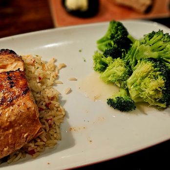 LongHorn Steakhouse - Salmon over rice with broccoli - Steakhouses Near Me - Burlington, North Carolina LongHorn Steakhouse - Salmon over rice with broccoli - Steakhouses Near Me - Burlington, North Carolina