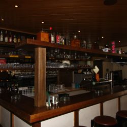 Cafe-Restaurant Alte Schule - Theke, gerne rauchend belagert