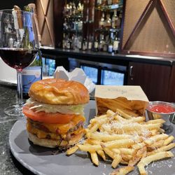 Stovin's Lounge - Bess burger was lit