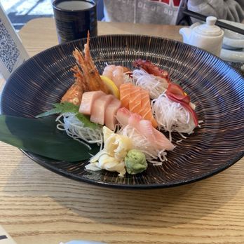 Tom Sushi - Assorted Sashimi - Sushi Bars Near Me - Vancouver, British Columbia