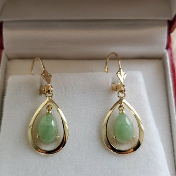 Wahing Jewelry & Arts - Custome cut and set Jadite Jade - Jewelry Near Me - Honolulu, Hawaii Wahing Jewelry & Arts - Custome cut and set Jadite Jade - Jewelry Near Me - Honolulu, Hawaii