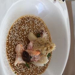 Botanic - Royal de centolla y hierbabuena con bouquet de pescado y marisco. (Royal king crab with mint and a bouquet of fish and seafood)