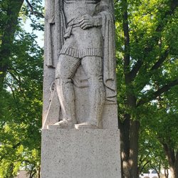 Davey Crockett Statue - Very tall in nice park