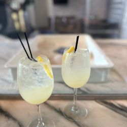 Limoncello spritz