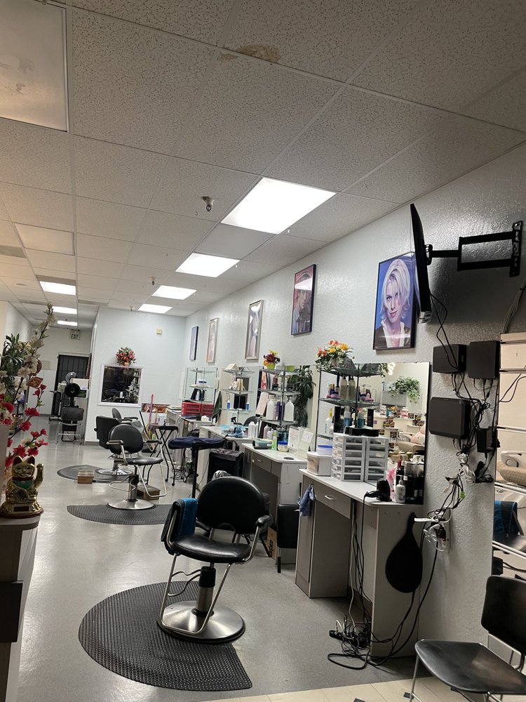 Cali Hair Salon Logo
