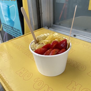 Mo 'Ono Hawai'i - Mini with everything minus coconut and lilikoi butter - Food Trucks Near Me - Kahului, Hawaii Mo 'Ono Hawai'i - Mini with everything minus coconut and lilikoi butter - Food Trucks Near Me - Kahului, Hawaii