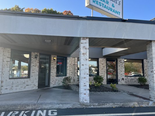 Elizabeth's Bar & Restaurant by null