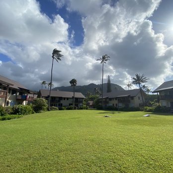 Hanalei Colony Resort - Central grassy courtyard. Beautiful views. - Resorts Near Me - Haena, Hawaii