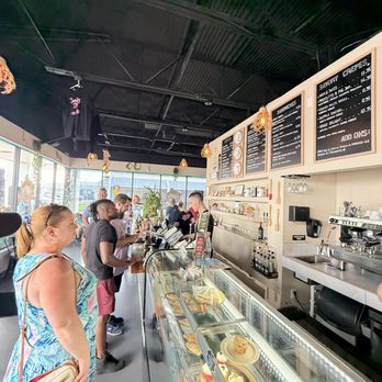 Maggie's Favorite - Spacious counter - Patisserie/Cake Shop Near Me - Oakland Park, Florida Maggie's Favorite - Spacious counter - Patisserie/Cake Shop Near Me - Oakland Park, Florida