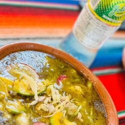 Todo Pa' La Cruda - Pozole verde y Yoli