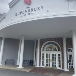 Welcome to the Queensbury. Welcome to the Queensbury.