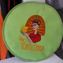 Uniformes Isabella - tortillero bordado