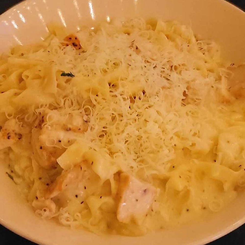 Cafe Stella - Chicken Alfredo - Italian Near Me - Flagstaff, Arizona