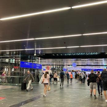 Wien Hauptbahnhof - Inside the station - Train Stations Near Me - Vienna, 9 Wien Hauptbahnhof - Inside the station - Train Stations Near Me - Vienna, 9
