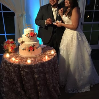 Vista Lago Ballroom - Our beautiful wedding cake! - Party & Event Planning Near Me - Miami, Florida