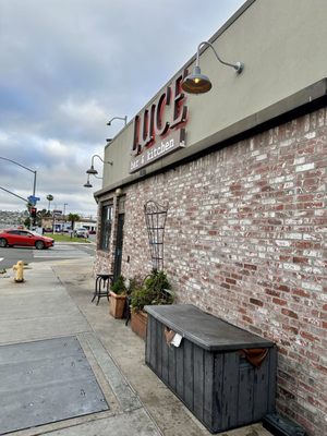 Luce Bar & Kitchen by null