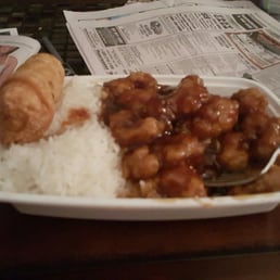General two's chicken. Good egg roll. General two's chicken. Good egg roll.