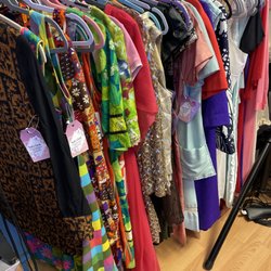 Katt's Closet & Burlesque Lounge - Vintage ladies clothes
