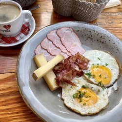 Jadis et Gourmande - Eggs, salted bacon and salted pork and cheese. He ate every bit!