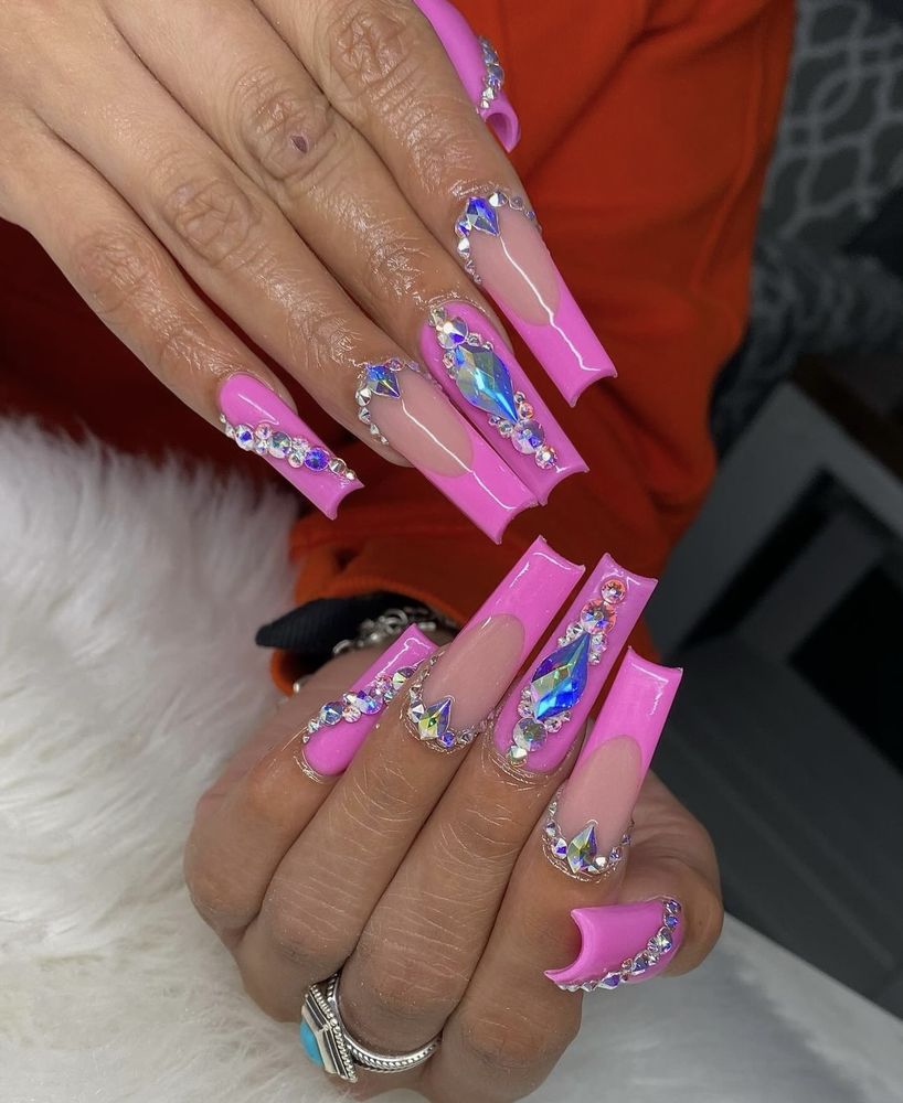 Nails by Bri Logo