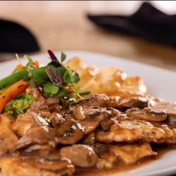 Vino Santo - Chicken Marsala with vegetables and scalloped potatoes.