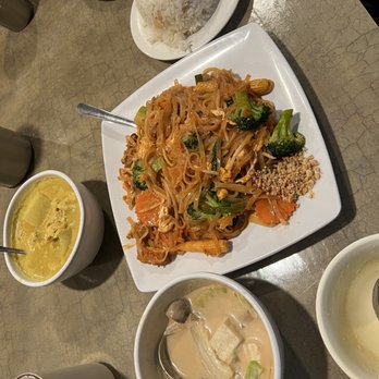 Sala Thai - Pad Thai, yellow curry with rice (extra charge), and vegetarian Tom kha (bowl) - Thai Near Me - Fremont, California Sala Thai - Pad Thai, yellow curry with rice (extra charge), and vegetarian Tom kha (bowl) - Thai Near Me - Fremont, California