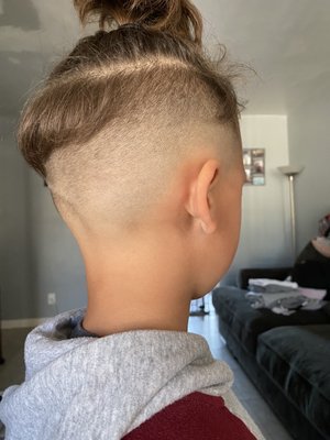 La Familia Barbershop by null