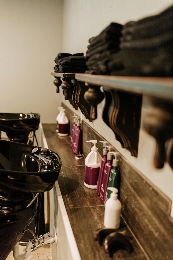 THE HAIR DISTRICT Updated September 2024 20 Photos 1086 Hwy 69 S