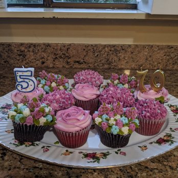 Lisa’s Bouqcakes - Dozen beautiful cupcakes! The detail is immaculate and my family thought they were beautiful - Cupcakes Near Me - Dublin, California Lisa’s Bouqcakes - Dozen beautiful cupcakes! The detail is immaculate and my family thought they were beautiful - Cupcakes Near Me - Dublin, California
