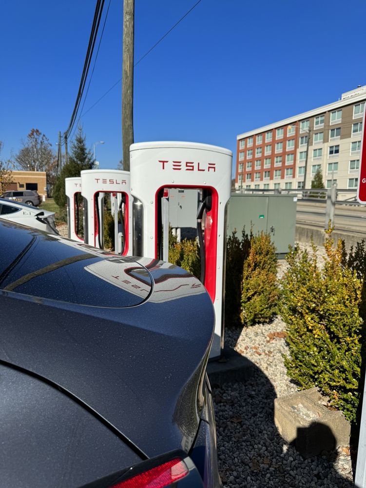 TESLA SUPERCHARGER Updated August 2024 100 Kanawha Blvd E