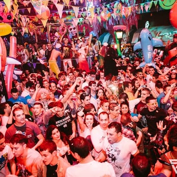 Florida 135 - Singer Morning en Florida 135, una de sus fiestas mas locas y divertidas!! - Dance Clubs Near Me - Fraga, HU