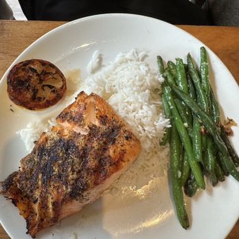520 Bar & Grill - Salmon - Bars Near Me - Bellevue, Washington