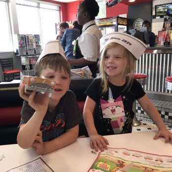 Steak ’n Shake - inside - Fast Food Near Me - Jacksonville, Florida