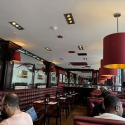 Angus Steakhouse - Inviting interior