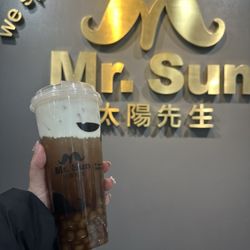 Mr Sun Tea - Cheese foam with oolong tea and boba