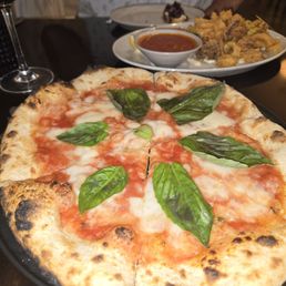 Pizza margarita and fried calamari
