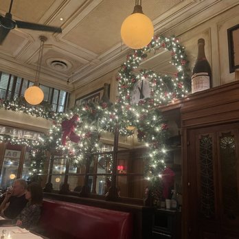 Le Diplomate - Christmas Decorations - Brasseries Near Me - Washington, DC, District of Columbia