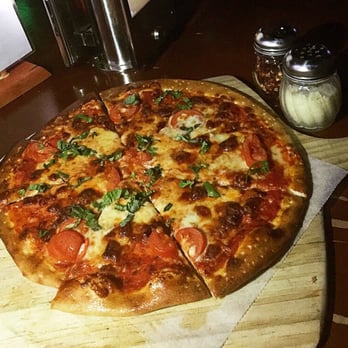 Batch - Margherita pizza, looks better than it tasted - American Near Me - Miami, Florida Batch - Margherita pizza, looks better than it tasted - American Near Me - Miami, Florida