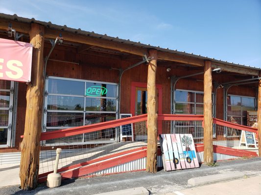 Berdoll Pecan Candy & Gift Company by null