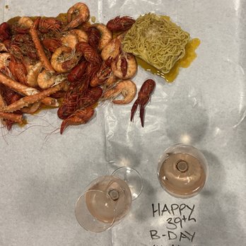 Bag O' Crab - Shrimp, crawfish and king crab legs with garlic noodles to go! - Cajun/Creole Near Me - Fairfield, California