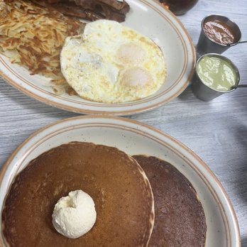Chiroy's Cafe - Cafes Near Me - National City, California