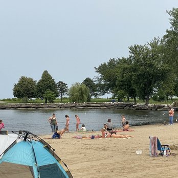 Edgewater Beach - Beaches Near Me - Cleveland, Ohio