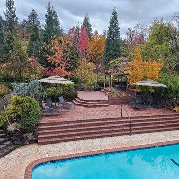 Country Willows Inn - pool and landscaping - Bed & Breakfast Near Me - Ashland, Oregon Country Willows Inn - pool and landscaping - Bed & Breakfast Near Me - Ashland, Oregon