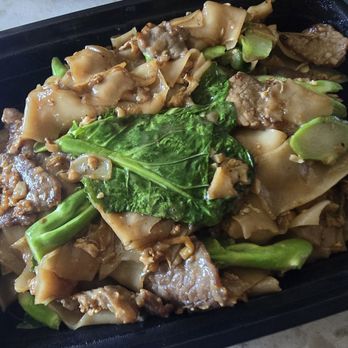 Krua Mae Thai - Pad See Ew - Thai Near Me - Santa Ana, California