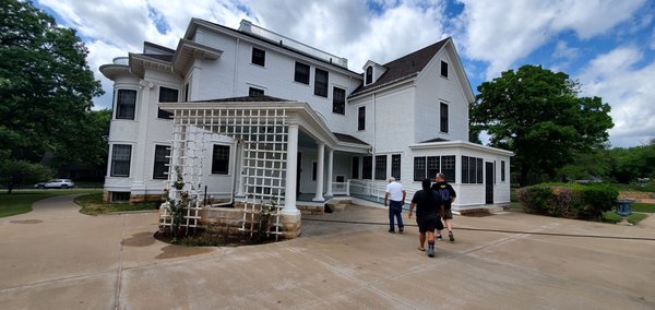 Seelye Mansion by null