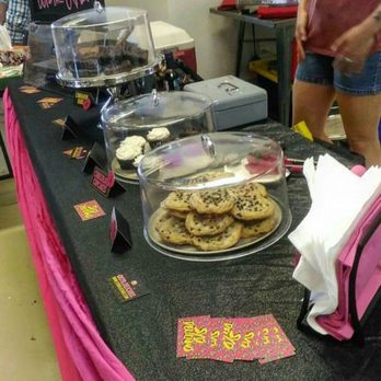 Syd Delicious - a table full of cookies - Vegan Near Me - Dartmouth, Nova Scotia Syd Delicious - a table full of cookies - Vegan Near Me - Dartmouth, Nova Scotia