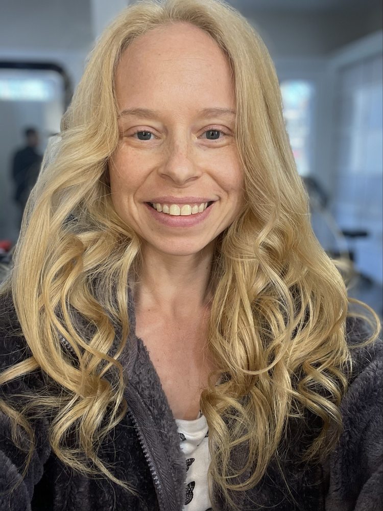 Haute European Salon & Beauty Products Logo