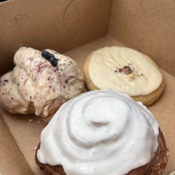 Jen’s Pastries - Lemon Earl Grey Cookie, Cinnamon Roll, Earl Grey Blueberry Knot - Bakeries Near Me - Portland, Oregon Jen’s Pastries - Lemon Earl Grey Cookie, Cinnamon Roll, Earl Grey Blueberry Knot - Bakeries Near Me - Portland, Oregon
