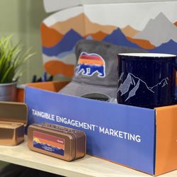 Imagen - Custom Boxes! That is a 2-wick candle in the front of the box and is a great desk item!