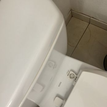 Embassy Suites by Hilton Cincinnati RiverCenter - Garbage can ring, missing toilet cover - Hotels Near Me - Covington, Kentucky
